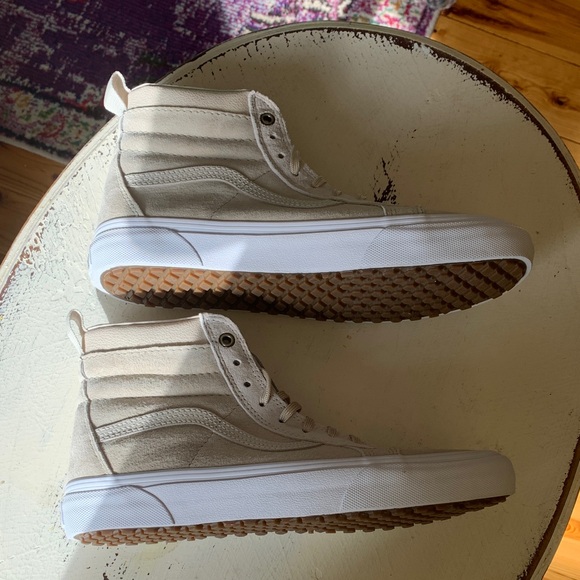 Vans SK8 hi MTE Cream Suede Fur Lined High Top with Scotch guard protection - Picture 2 of 7